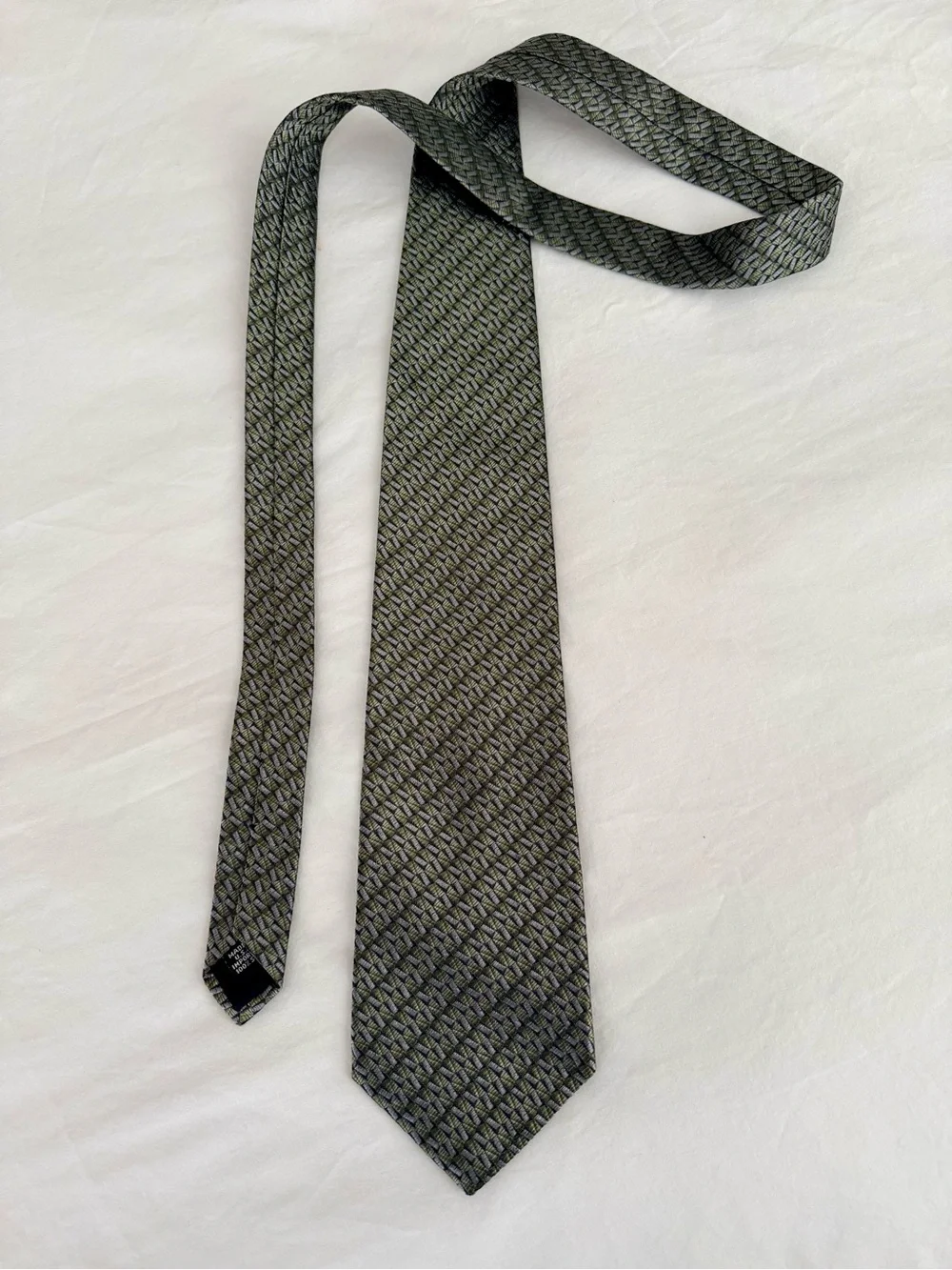 Geoffrey Beene 100% Silk Tie Green Gray Geometric Woven Necktie 58” Long